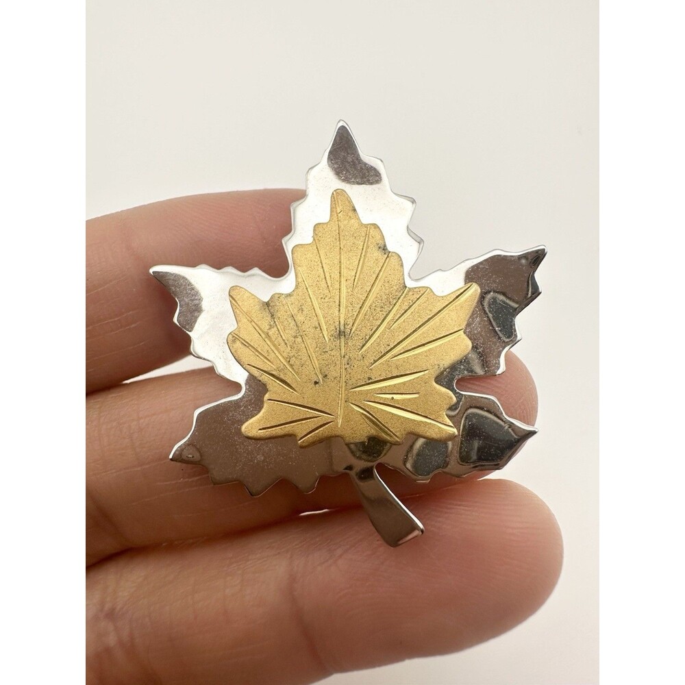 VINTAGE BOND BOYD STERLING MAPLE LEAF PIN Brooch Gold & Silver